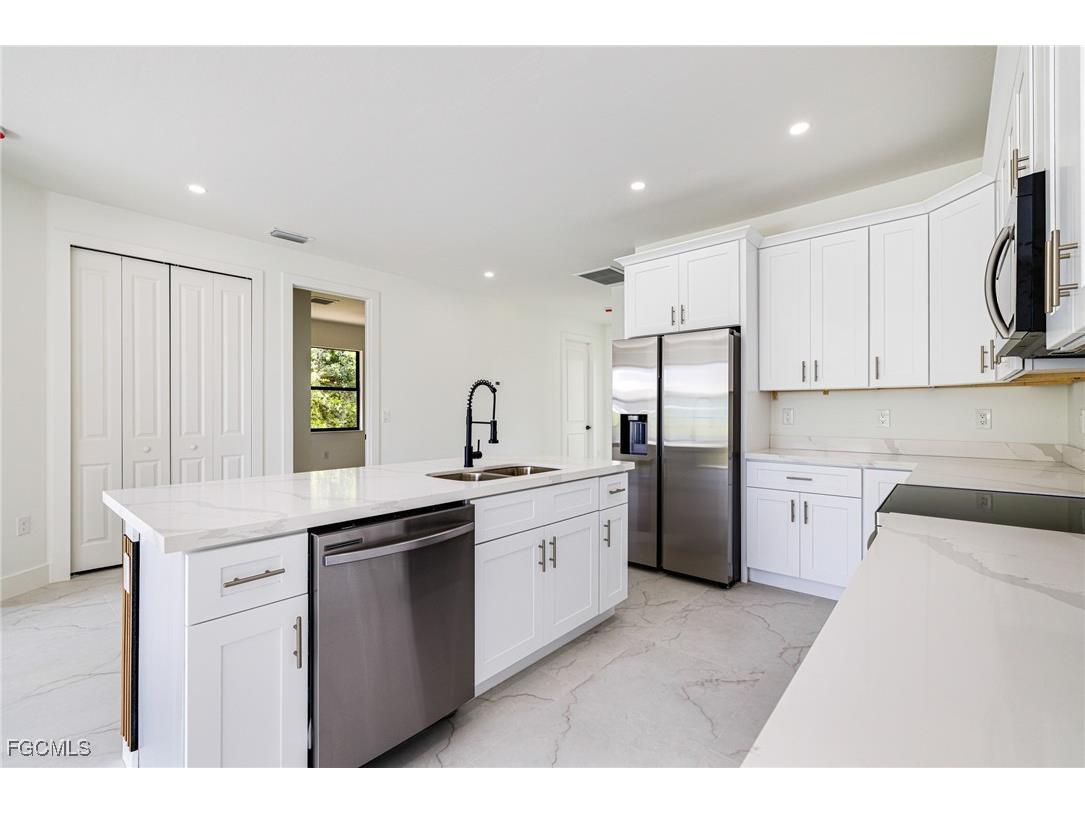 2406 Hightower Avenue S Lehigh Acres FL 33973 2025006113 image8