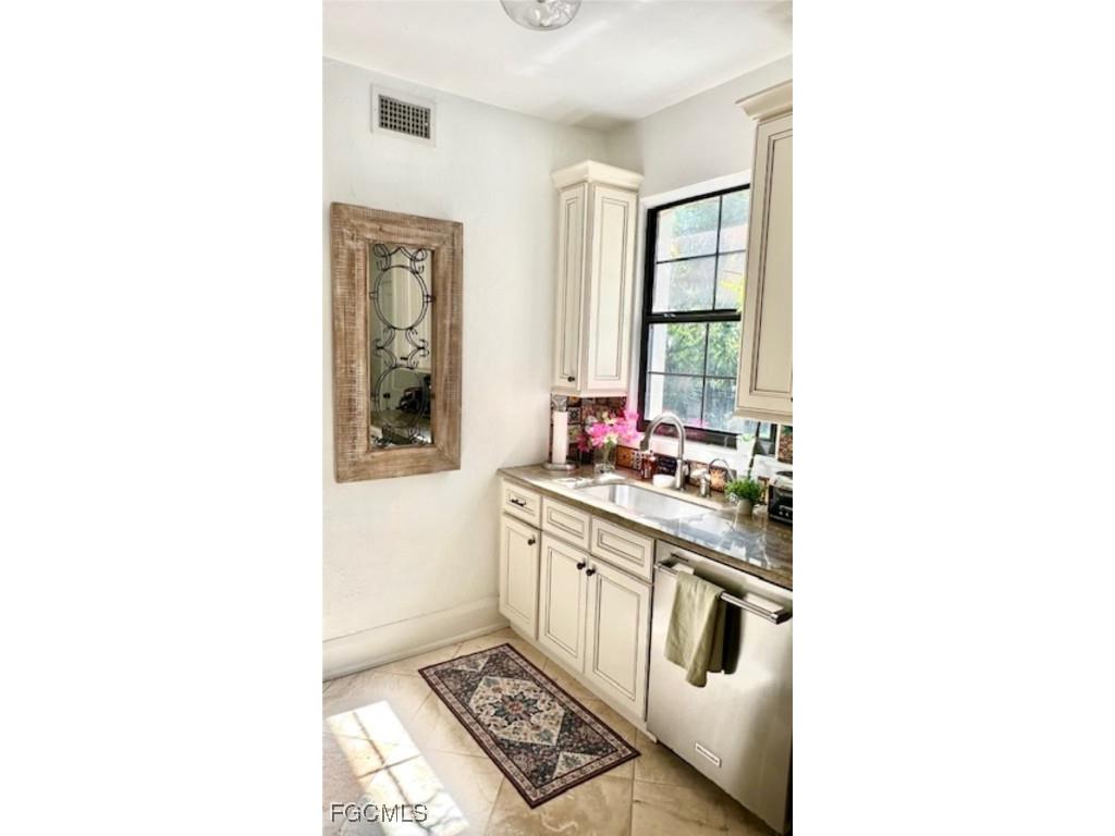 2408 Euclid Avenue Fort Myers FL 33901 2025005968 image9