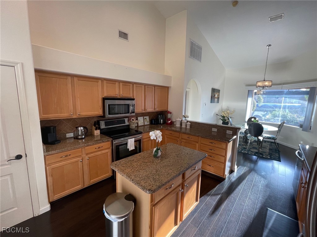 2409 SW 17th Place Cape Coral FL 33914 2025023076 image6