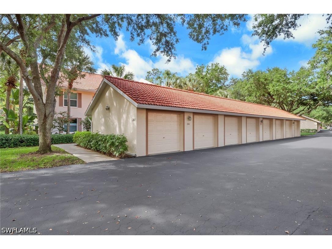 241 Robin Hood Circle #202 Naples FL 34104 226020409 image27
