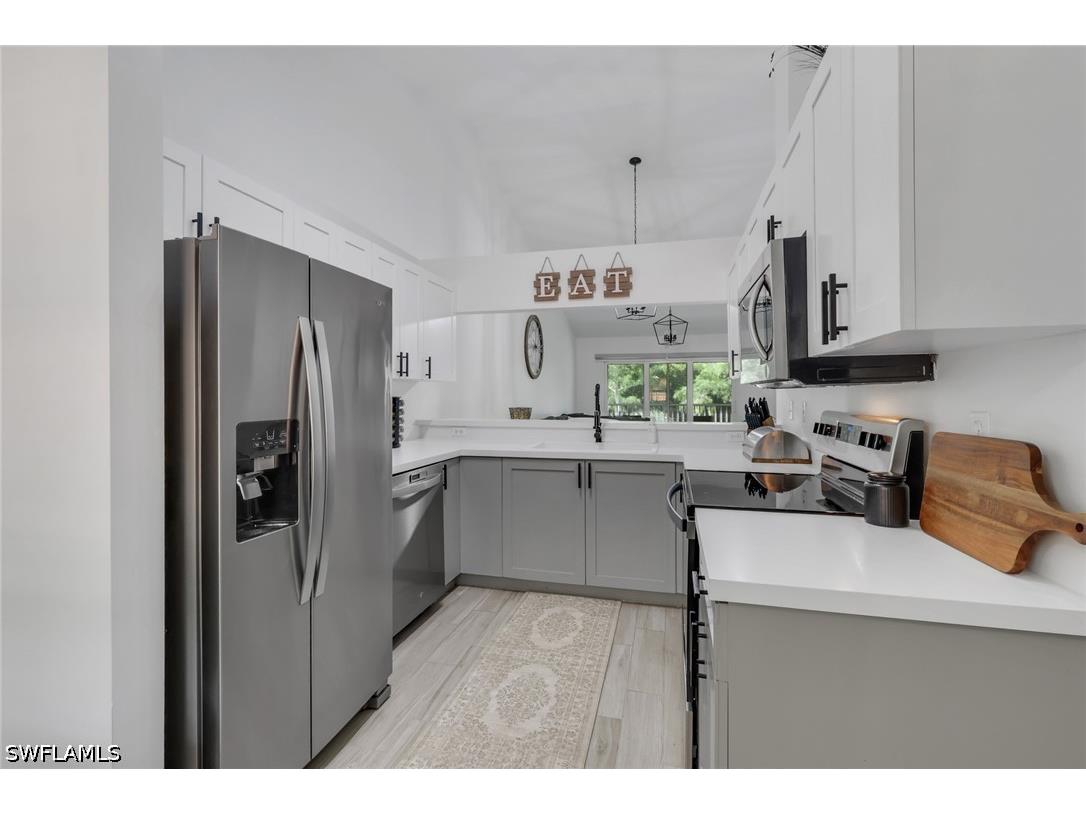 241 Robin Hood Circle #202 Naples FL 34104 226020409 image4