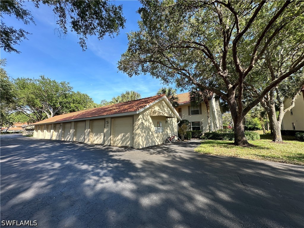 241 Robin Hood Circle #204 Naples FL 34104 226015497 image1