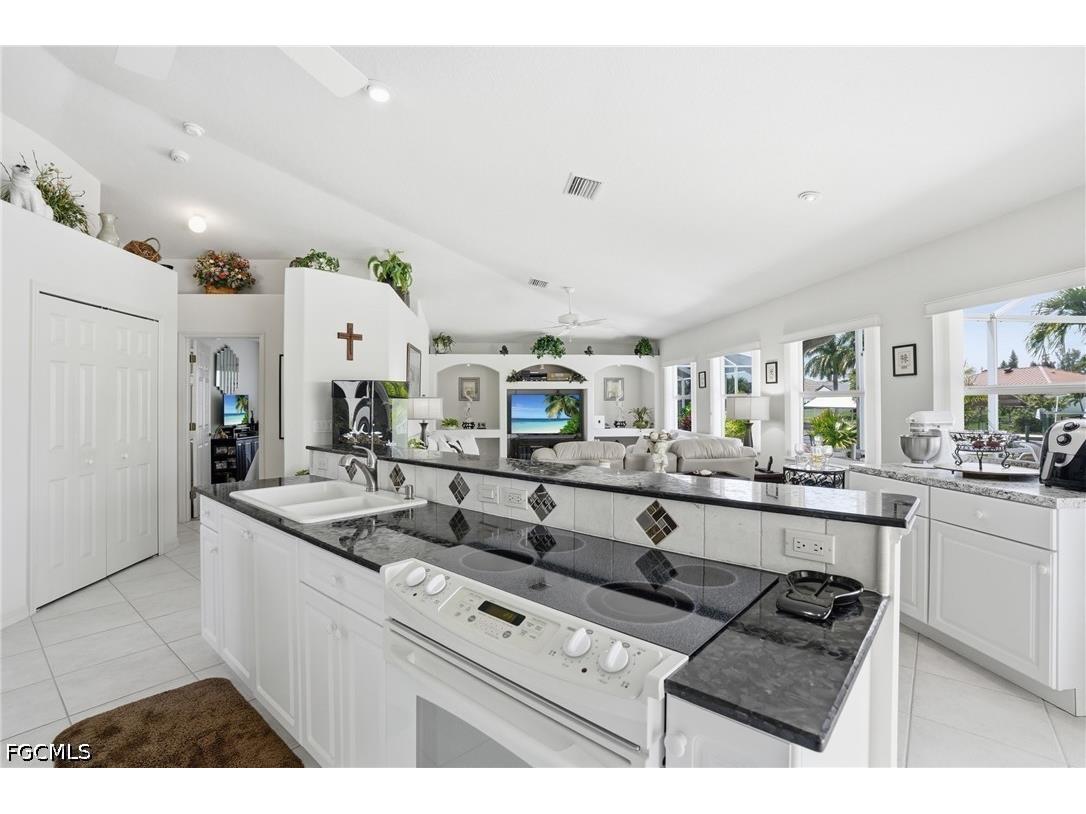 241 SE 29th Terrace Cape Coral FL 33904 2026019870 image20