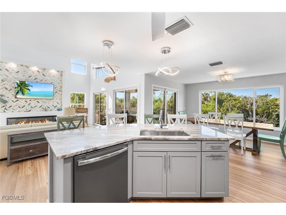 241 Violet Drive Sanibel FL 33957 2025021470 image14