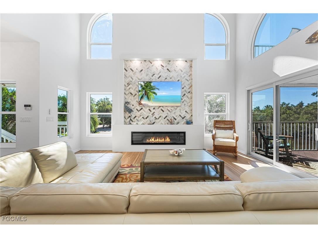 241 Violet Drive Sanibel FL 33957 2025021470 image2