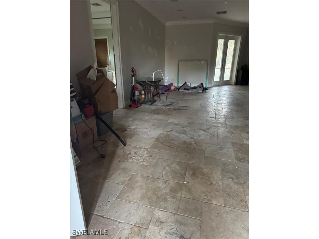 2410 4th Avenue NE Naples FL 34120 226003891 image1