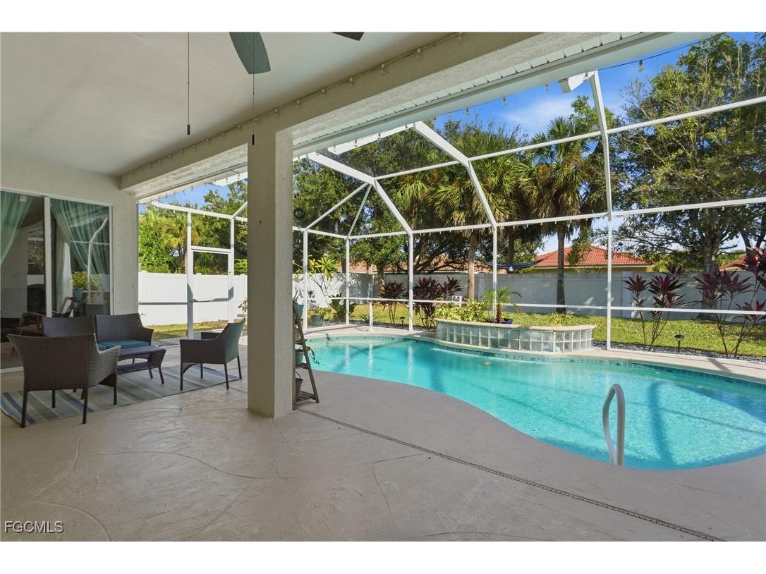 2412 Nature Pointe Loop Fort Myers FL 33905 2025021970 image38