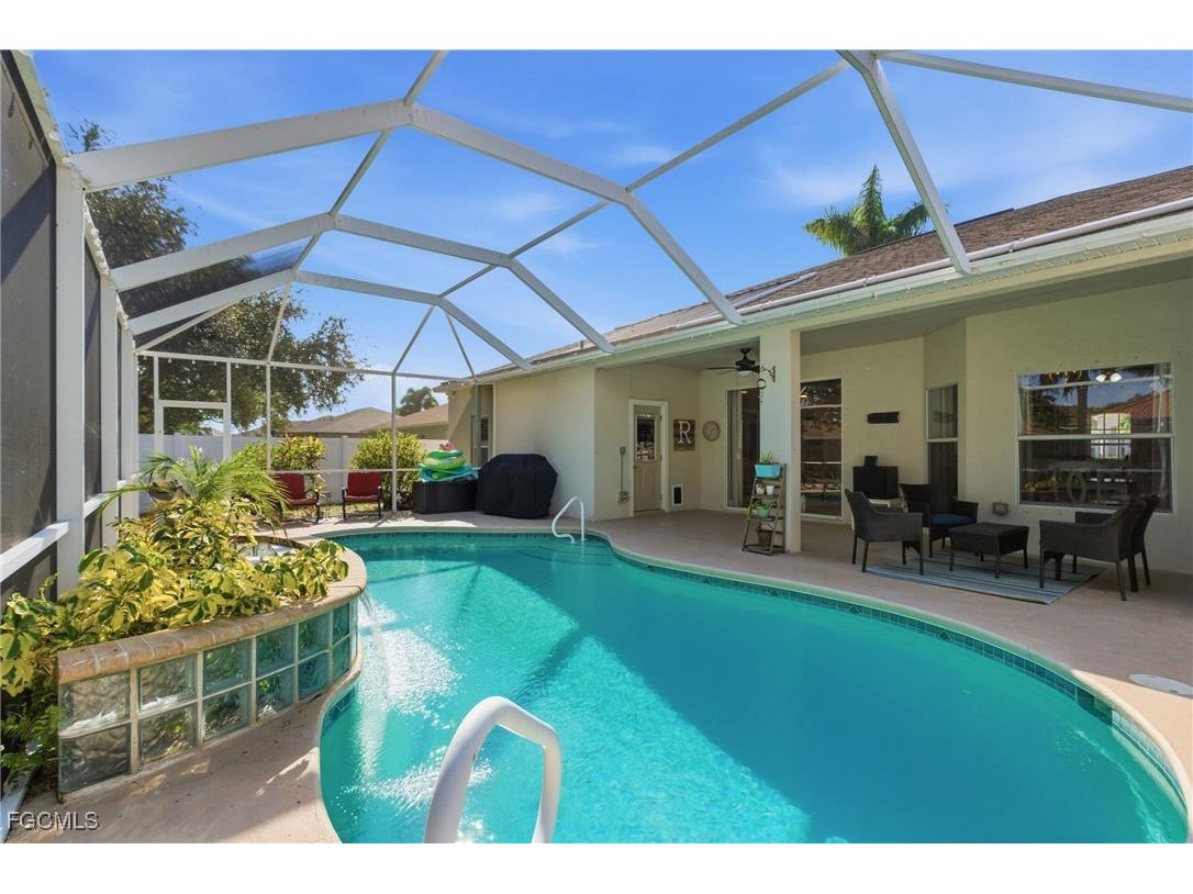 2412 Nature Pointe Loop Fort Myers FL 33905 2025021970 image40