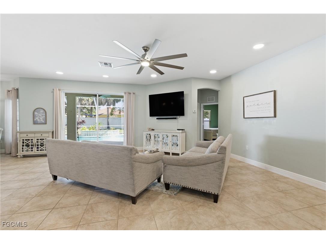 2412 Nature Pointe Loop Fort Myers FL 33905 2025021970 image8