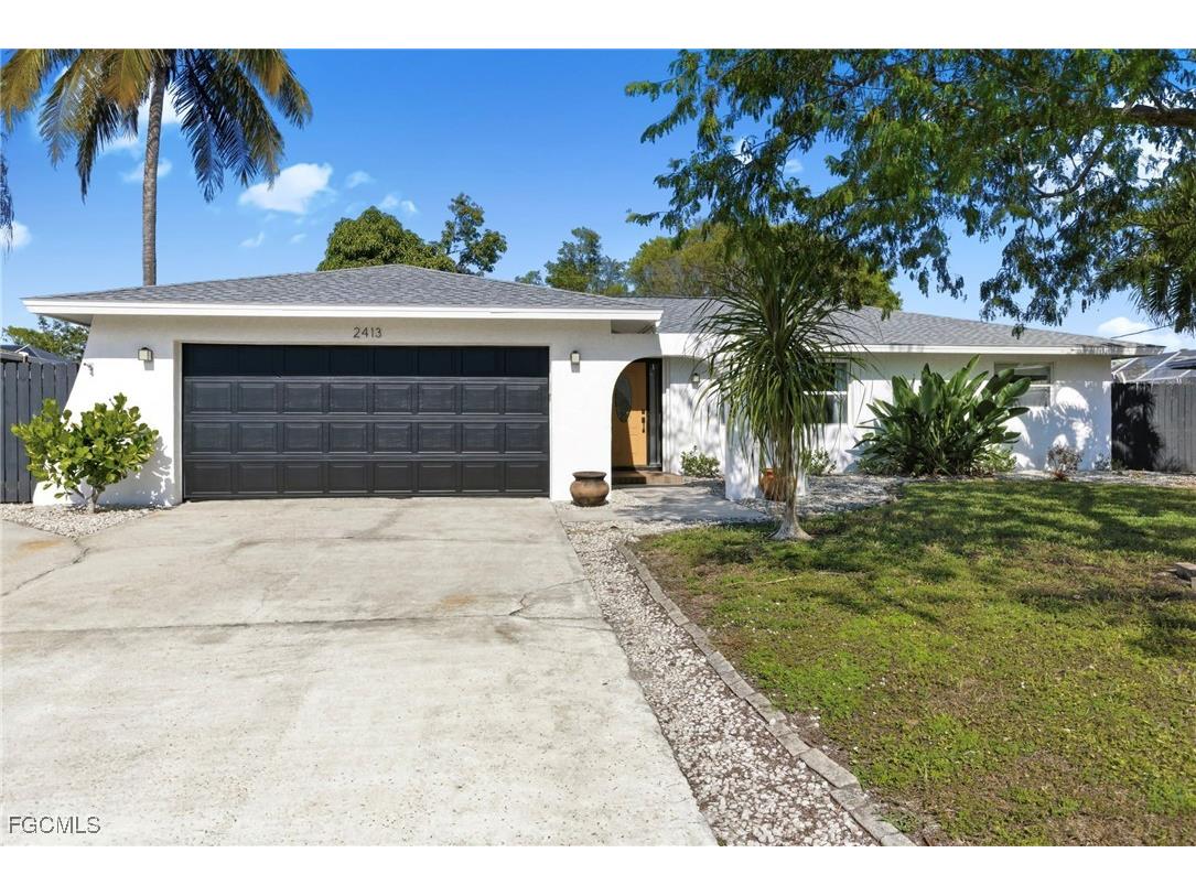 2413 Woodland Circle Fort Myers FL 33907 2026000742 image1