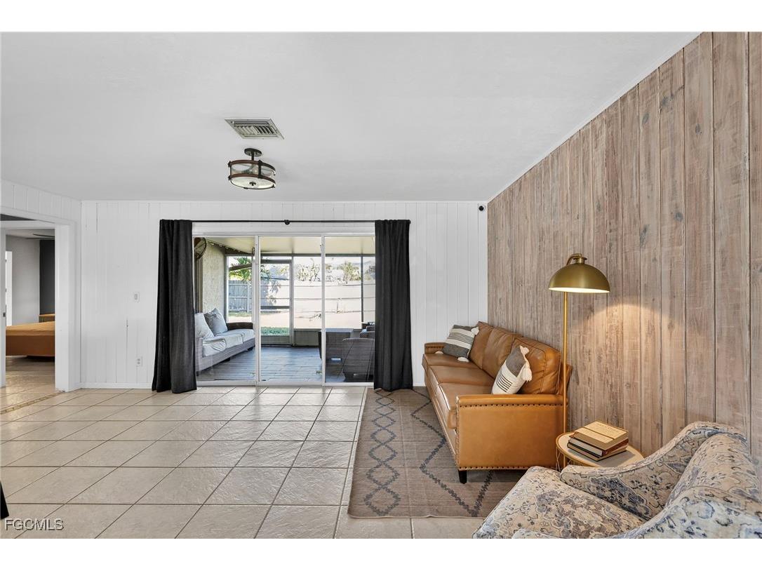 2413 Woodland Circle Fort Myers FL 33907 2026000742 image10