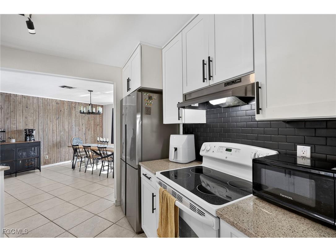 2413 Woodland Circle Fort Myers FL 33907 2026000742 image13