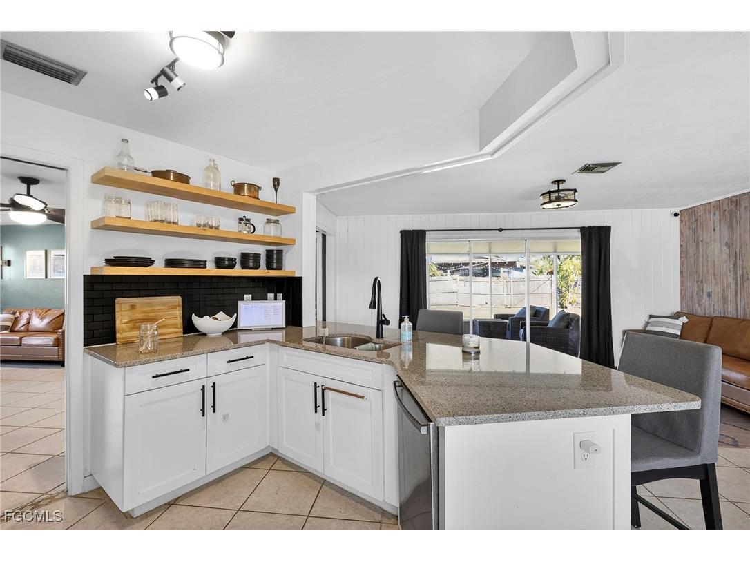 2413 Woodland Circle Fort Myers FL 33907 2026000742 image14