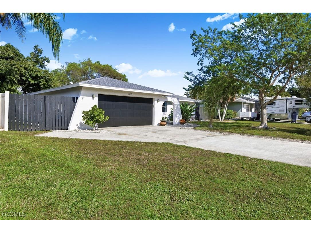 2413 Woodland Circle Fort Myers FL 33907 2026000742 image2