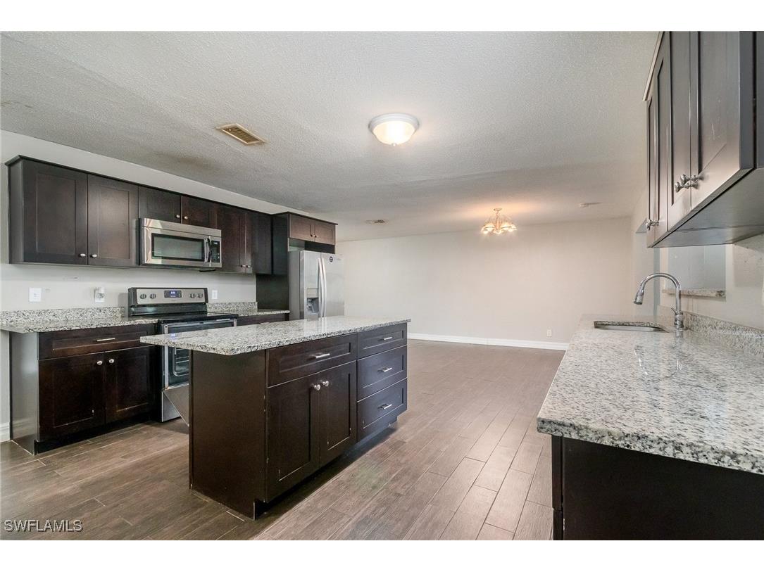 2414 Parkview Drive Fort Myers FL 33905 225044596 image8