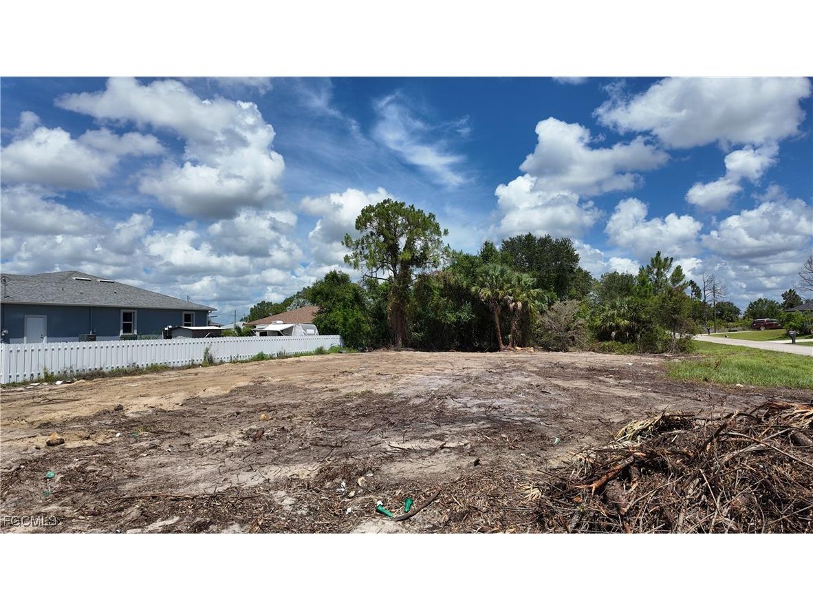 2415 Conway Avenue N Lehigh Acres FL 33971 2025017144 image3