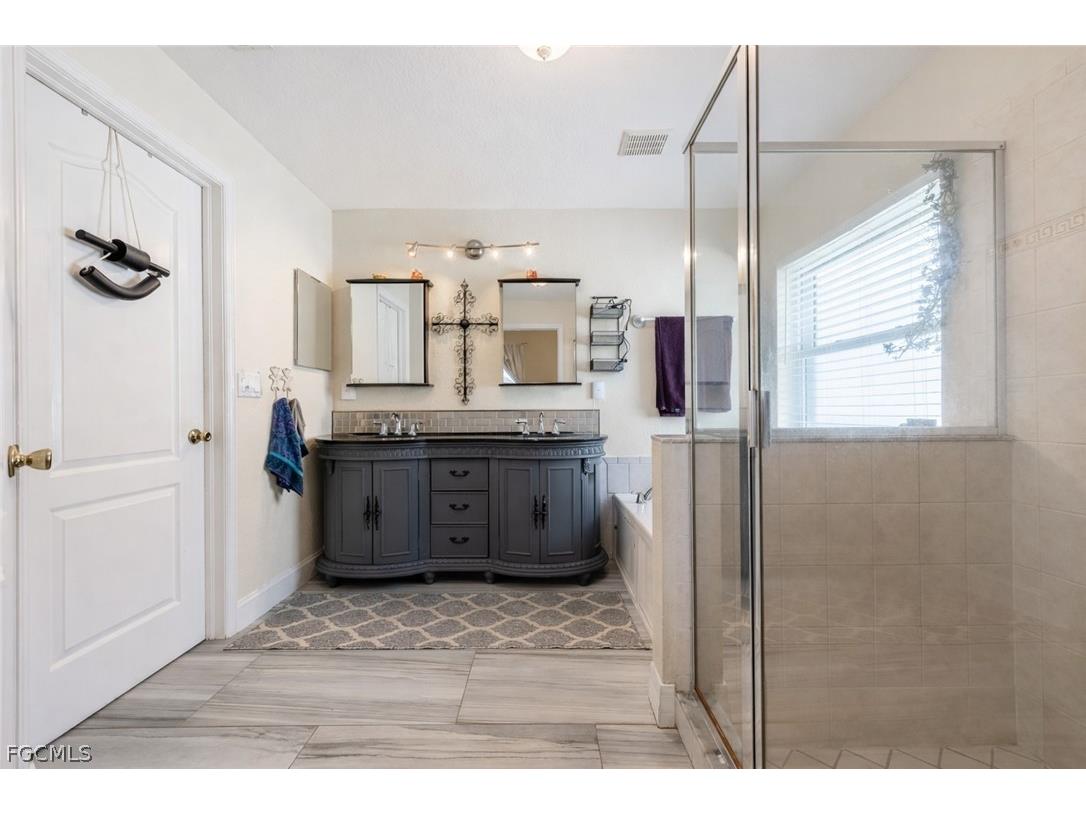 2415 NE 22nd Avenue Cape Coral FL 33909 2026013890 image21