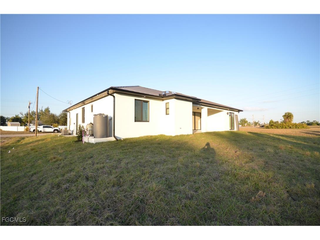 2416 Diplomat Parkway W Cape Coral FL 33993 2026001156 image12