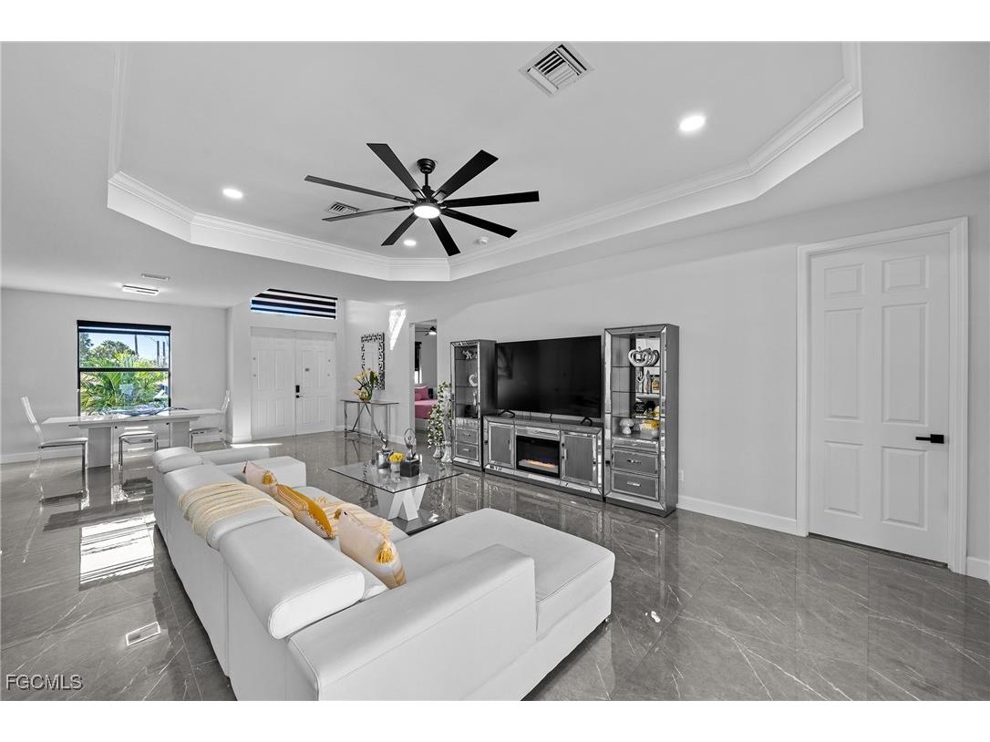 2419 Country Club Boulevard Cape Coral FL 33990 2025015816 image10