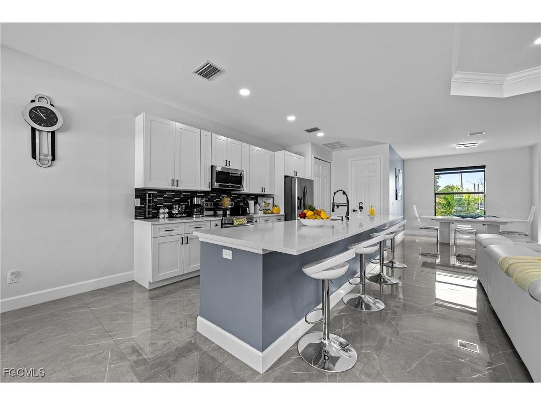 2419 Country Club Boulevard Cape Coral FL 33990 2025015816 image11