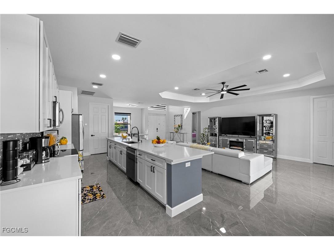 2419 Country Club Boulevard Cape Coral FL 33990 2025015816 image12