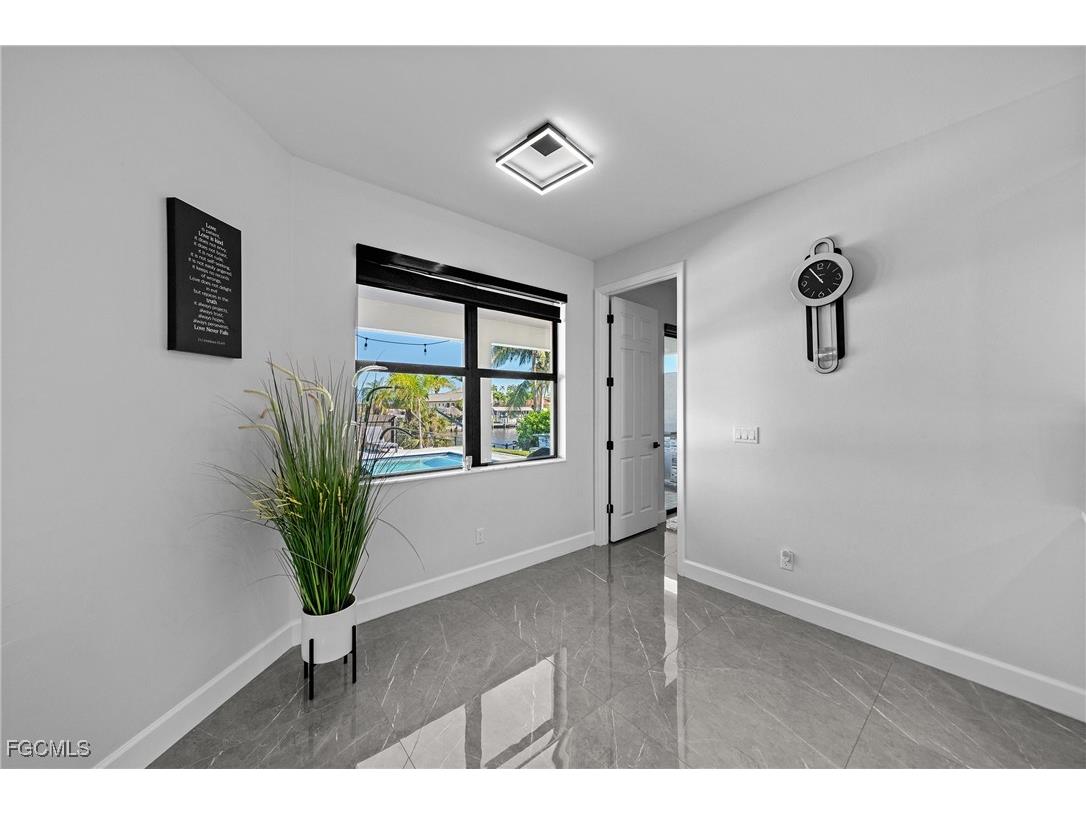 2419 Country Club Boulevard Cape Coral FL 33990 2025015816 image15