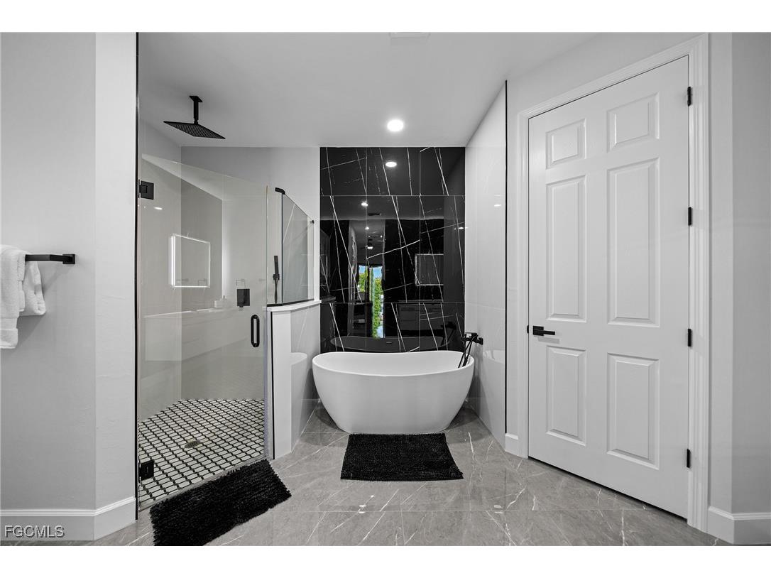 2419 Country Club Boulevard Cape Coral FL 33990 2025015816 image18