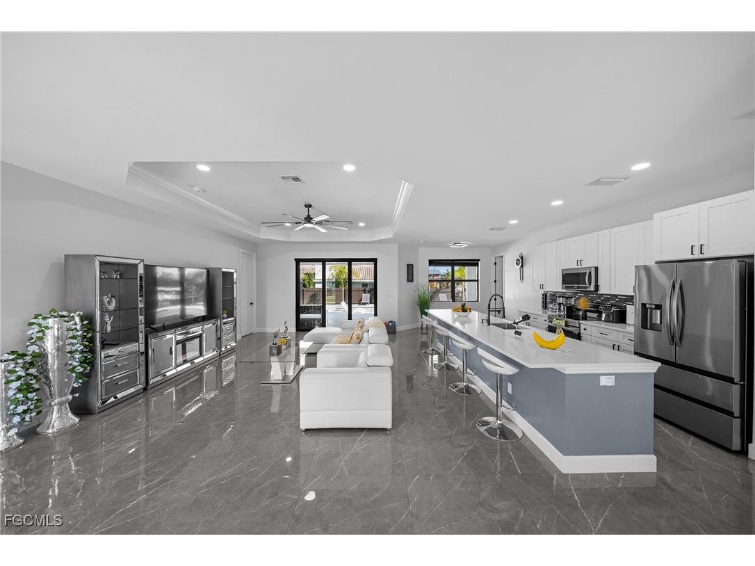 2419 Country Club Boulevard Cape Coral FL 33990 2025015816 image6