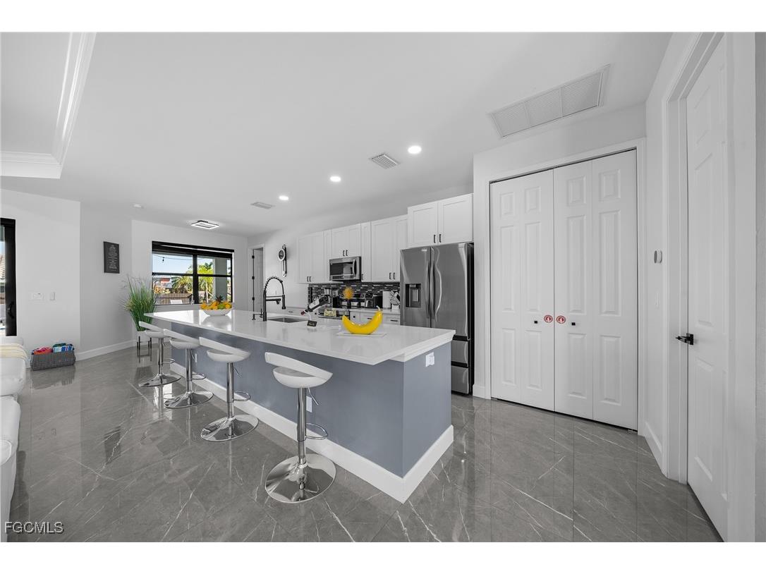 2419 Country Club Boulevard Cape Coral FL 33990 2025015816 image7