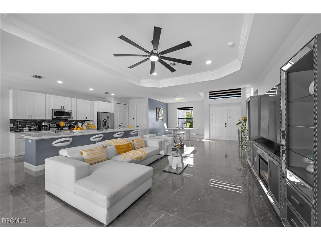 2419 Country Club Boulevard Cape Coral FL 33990 2025015816 image9