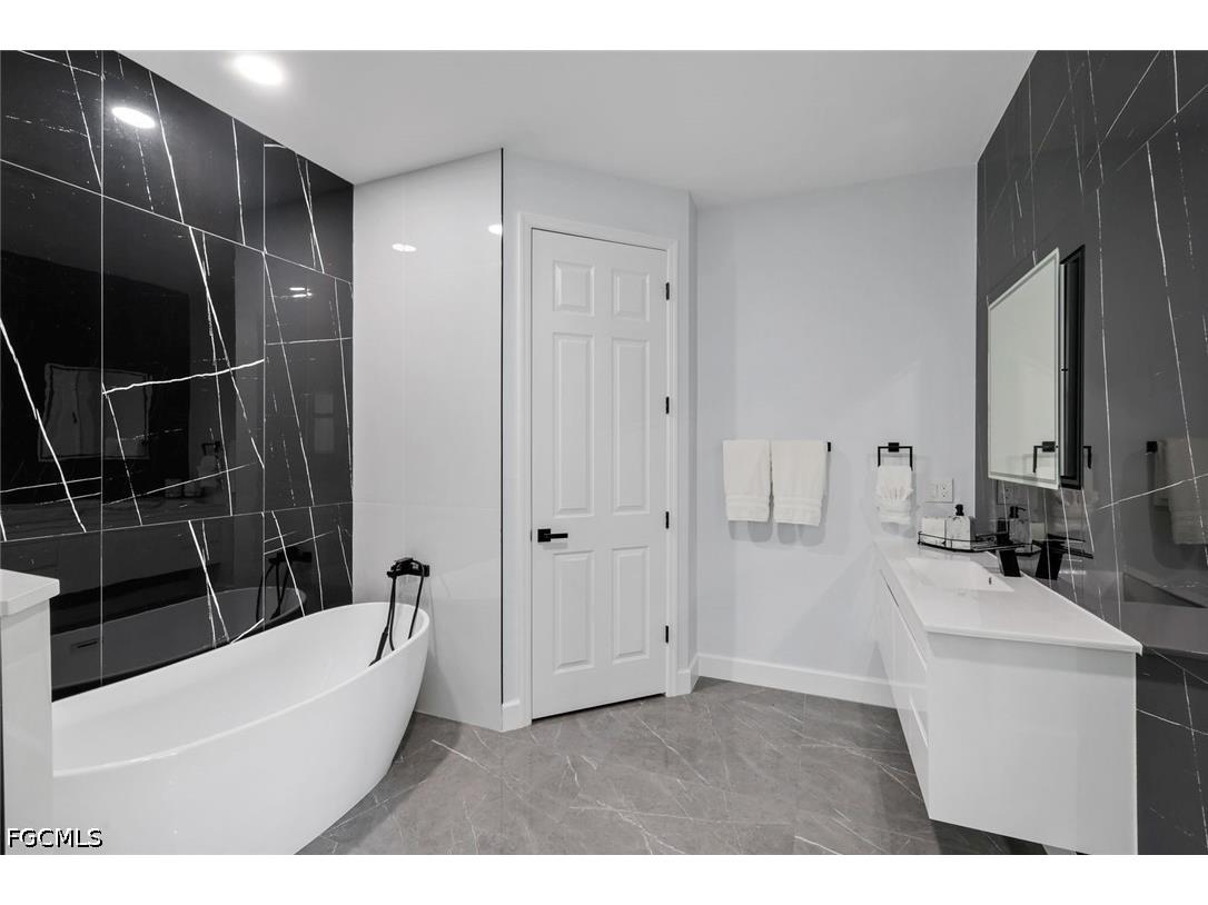 2419 Country Club Boulevard Cape Coral FL 33990 2026019984 image30