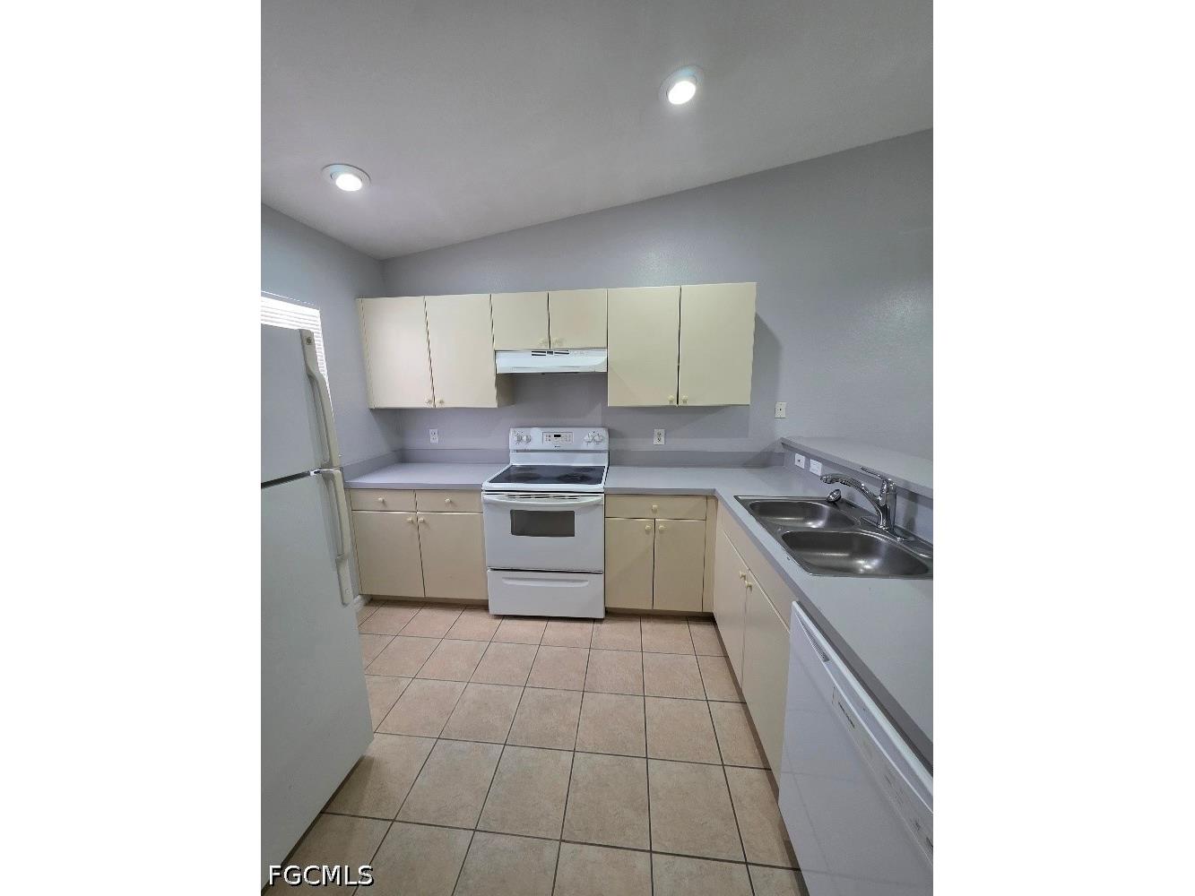 2419 Joe Avenue S Lehigh Acres FL 33973 2026019961 image3