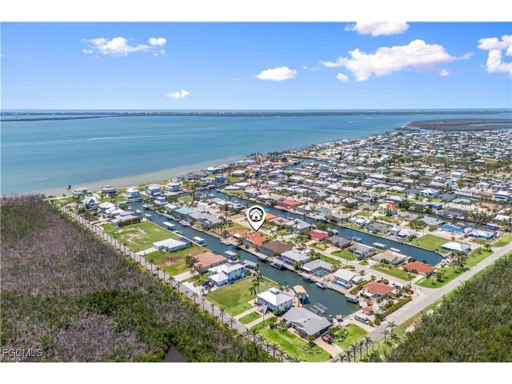 2420 Cherimoya Lane Saint James City FL 33956 2025014450 image1