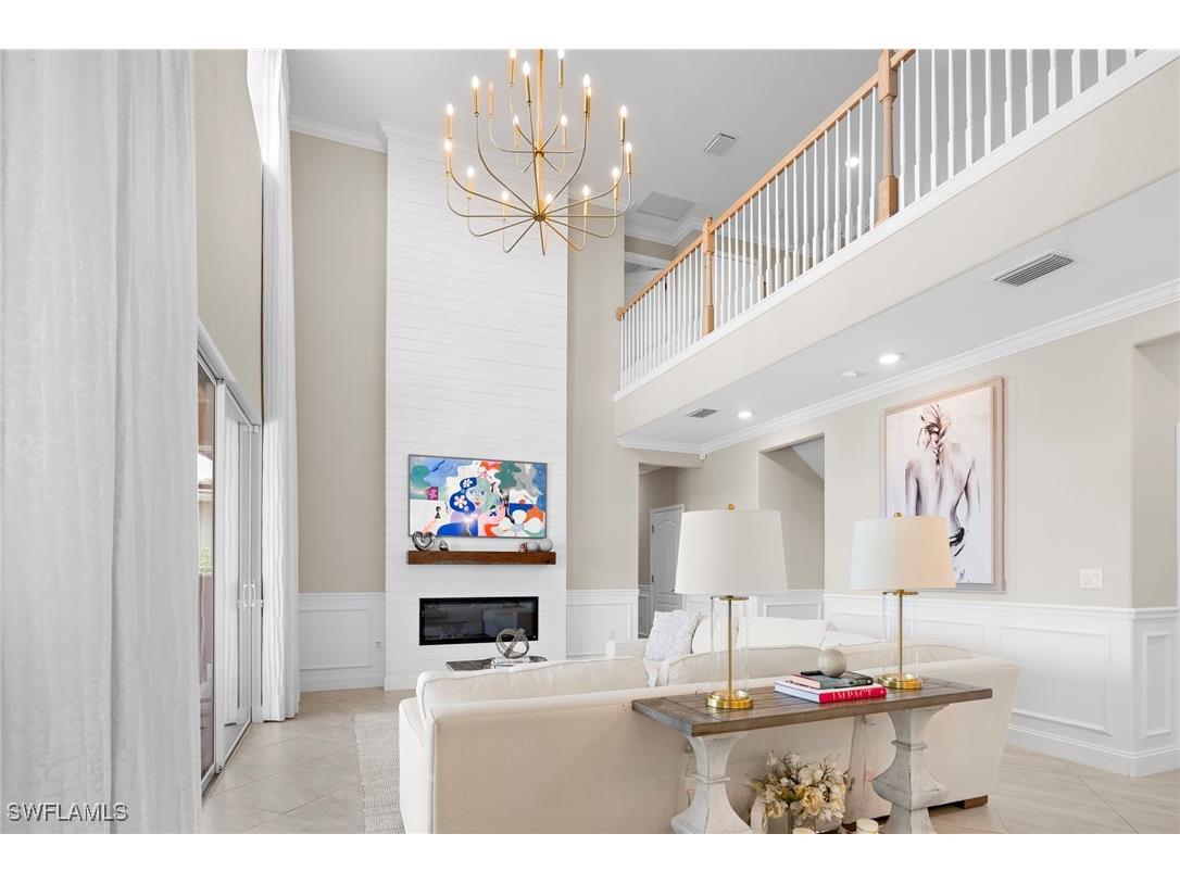 2421 Fallglo Street Naples FL 34120 224073453 image1