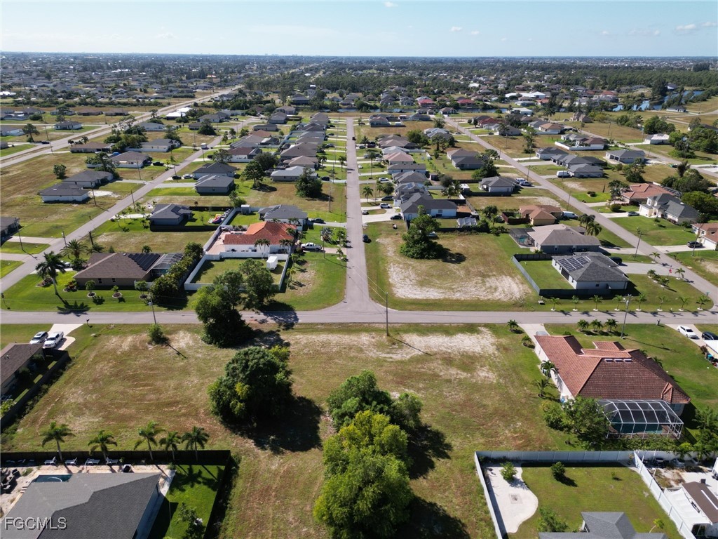 2421 NW 27th Terrace Cape Coral FL 33993 2025015570 image2