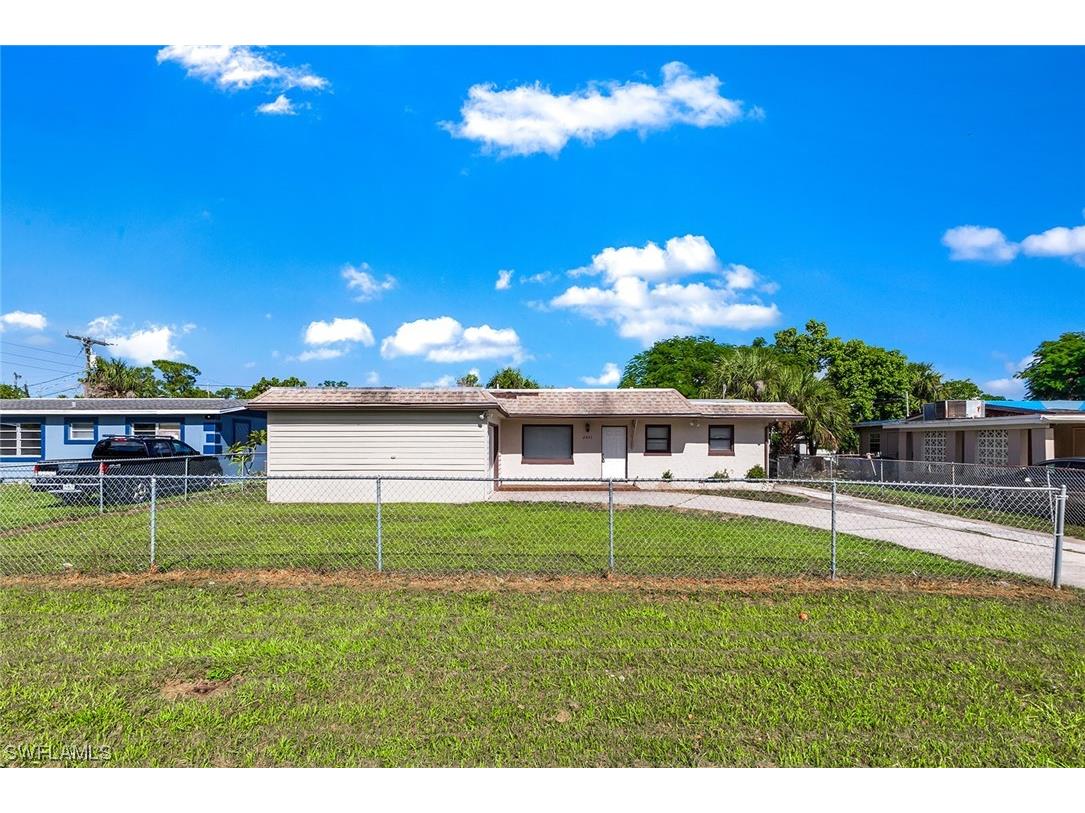 2421 Parkway Street Fort Myers FL 33901 223077288 image1