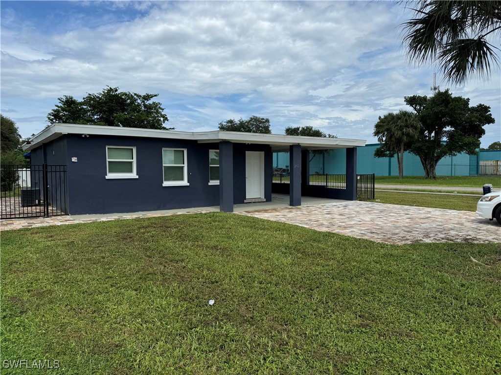2421 South Street Fort Myers FL 33901 224074543 image1