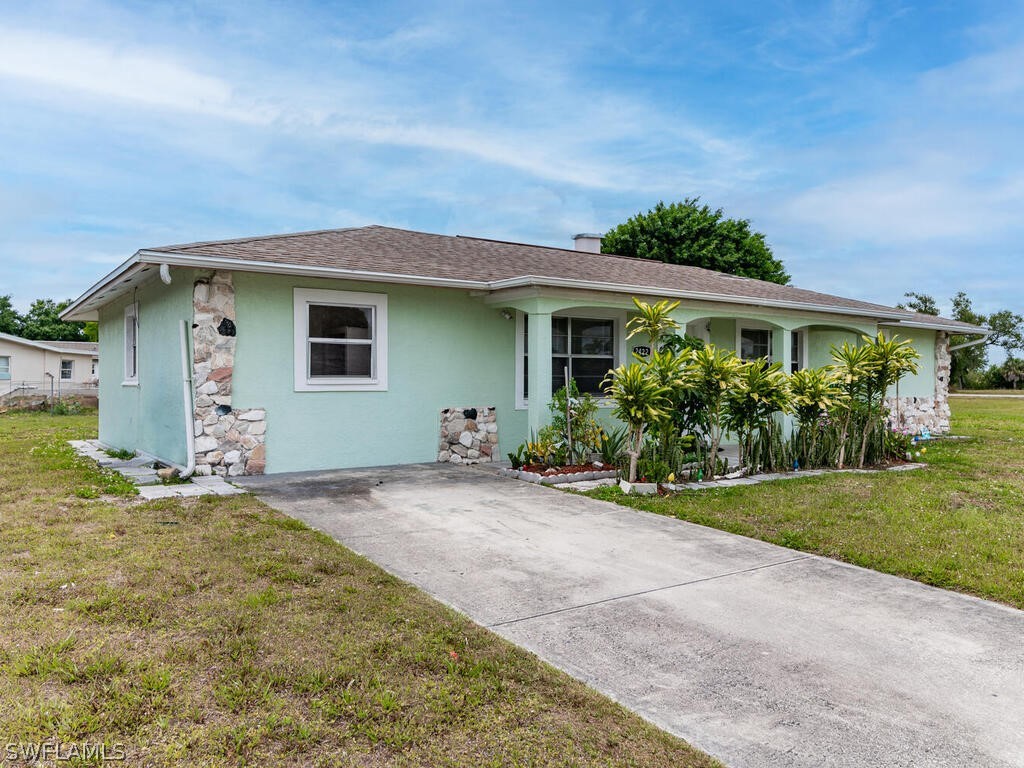 2422 Capri Drive Fort Myers FL 33916 224037068 image1