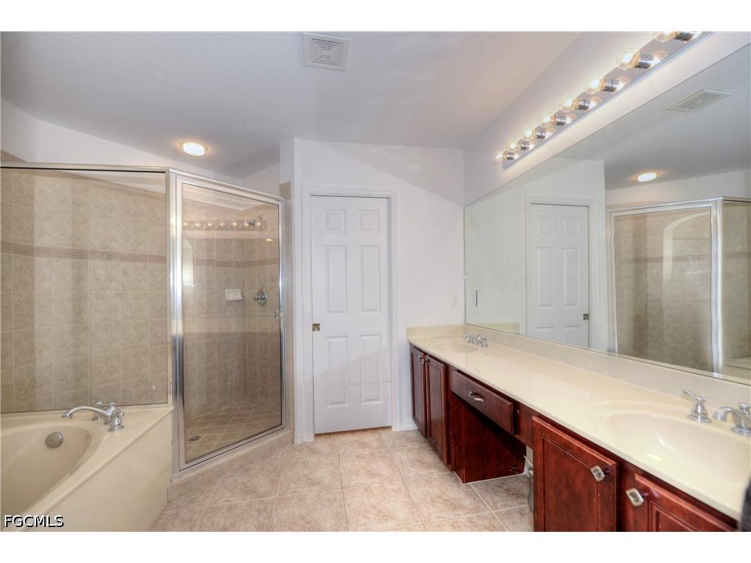 2426 Laurentina Lane Cape Coral FL 33909 2026014259 image10