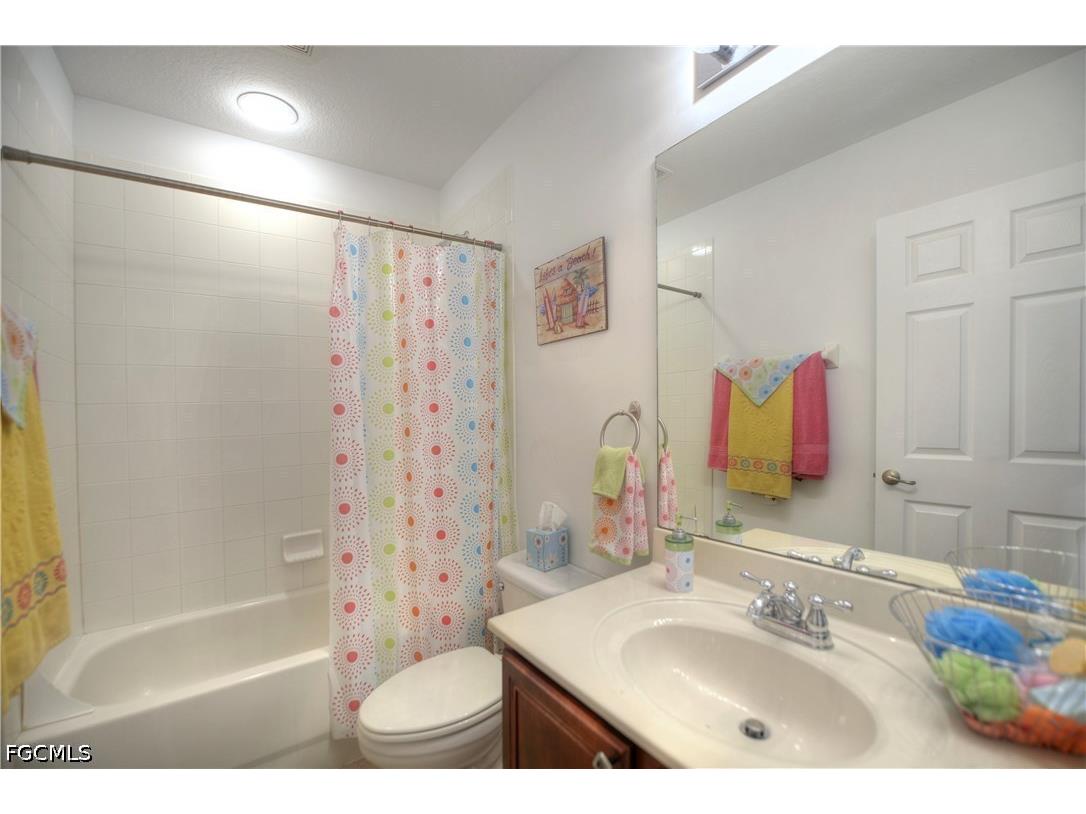 2426 Laurentina Lane Cape Coral FL 33909 2026014259 image13