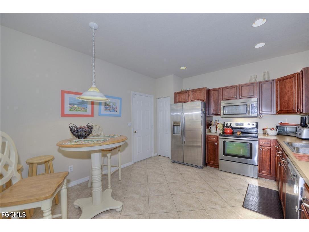 2426 Laurentina Lane Cape Coral FL 33909 2026014259 image7