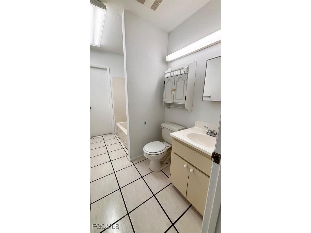 2426 NE 23rd Avenue Cape Coral FL 33909 2025012305 image15