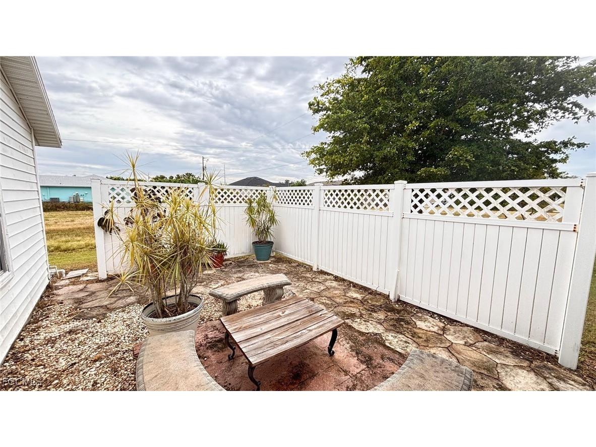 2426 NE 23rd Avenue Cape Coral FL 33909 2025012305 image23