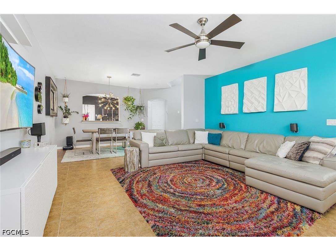 2427 Laurentina Lane Cape Coral FL 33909 2026018866 image10