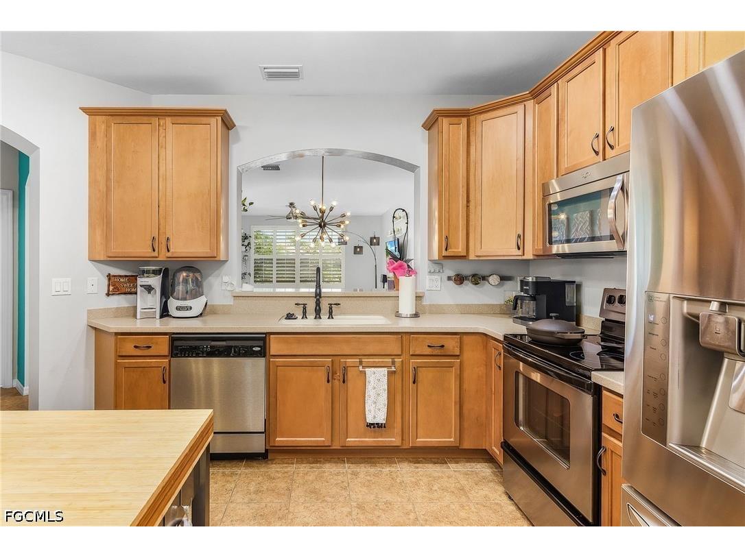 2427 Laurentina Lane Cape Coral FL 33909 2026018866 image5