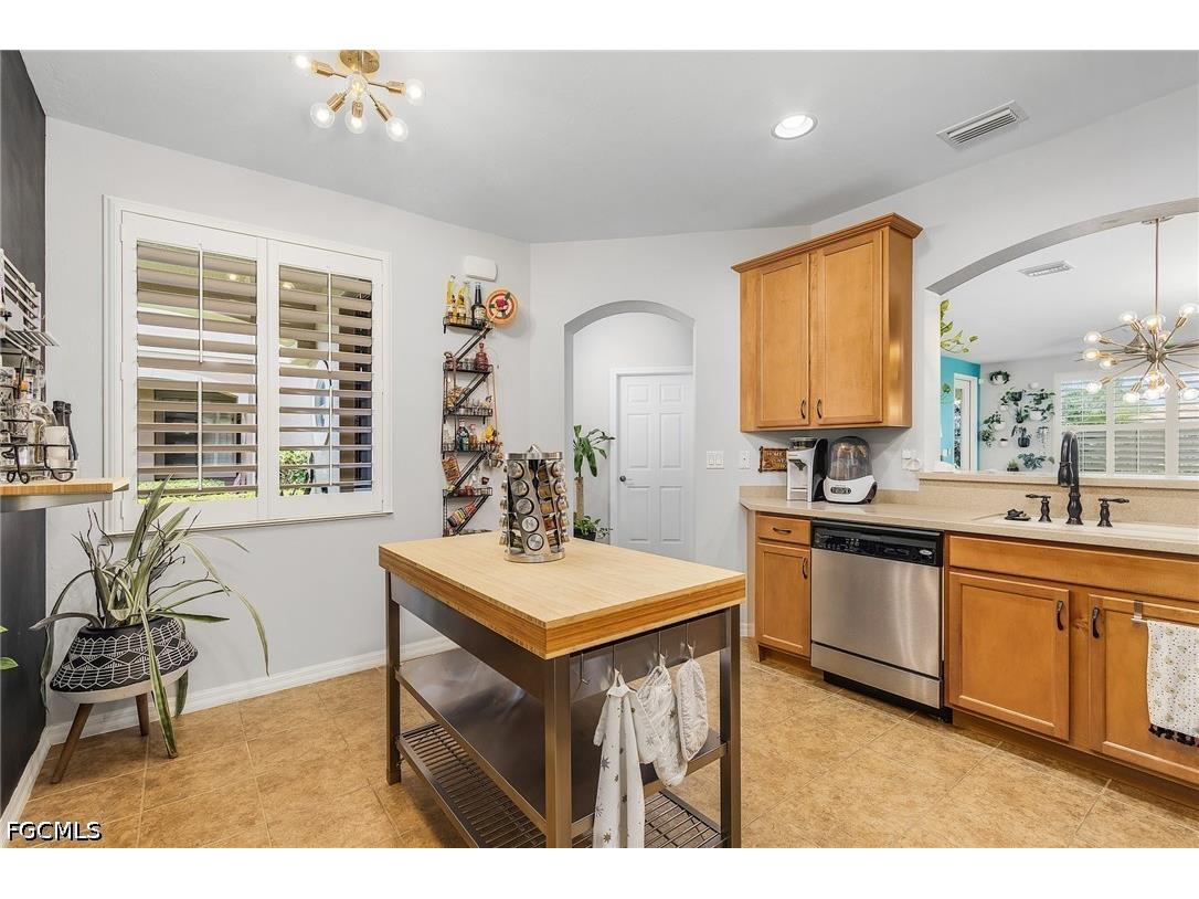 2427 Laurentina Lane Cape Coral FL 33909 2026018866 image6