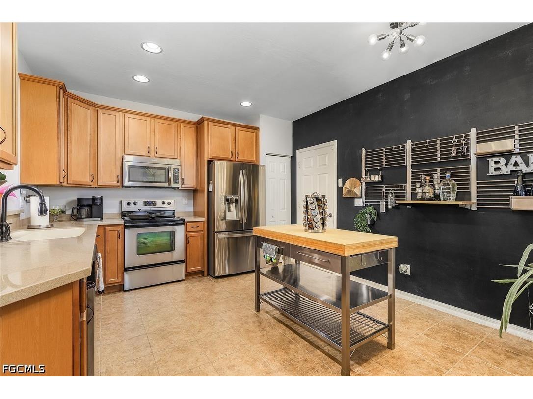 2427 Laurentina Lane Cape Coral FL 33909 2026018866 image7