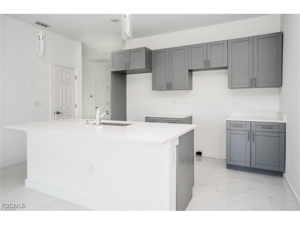 2427 Mansfield Avenue S Lehigh Acres FL 33973 2025022420 image4