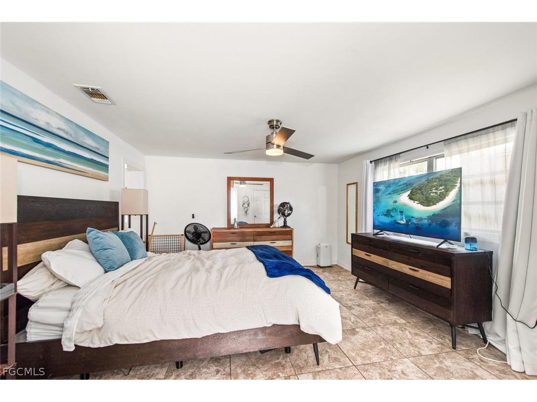 243 Lakeview Drive North Fort Myers FL 33917 2026009353 image14