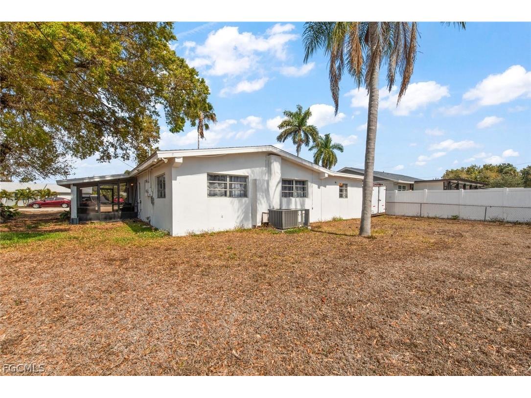 243 Lakeview Drive North Fort Myers FL 33917 2026009353 image21